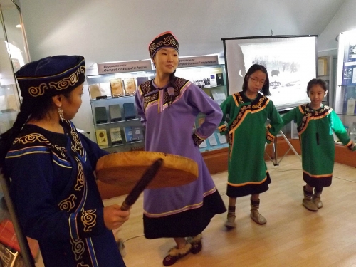 Южно-Сахалинск. Культурное мероприятие "Песнь о нивхах" в музее Чехова