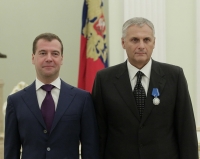 Государственную награду Александру Хорошавину накануне в Кремле вручил Президент РФ Дмитрий Медведев.
